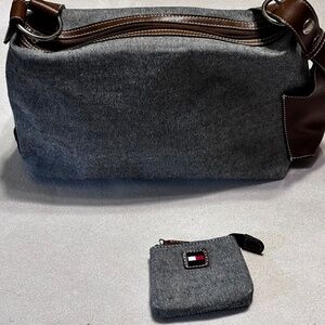 Tommy Hilfiger handbag top strap and zip closure coin purse and inner pockets